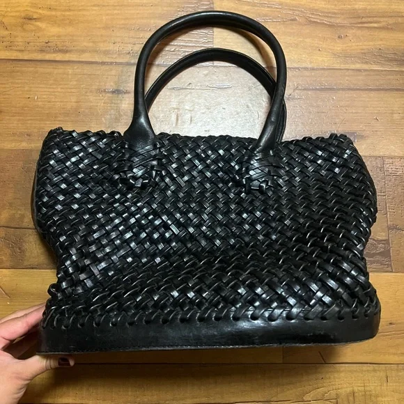 Italian leather woven style black bag size small used & in great conditions - Picture 1 of 11